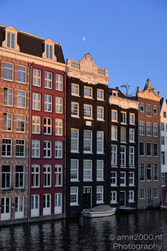 Damrak_Canal_Houses_At_Golden_Hour_Amsterdam_Netherlands_Cityscape_Photography_Canon_EOS_R5_Mark_II_2026_011.JPG