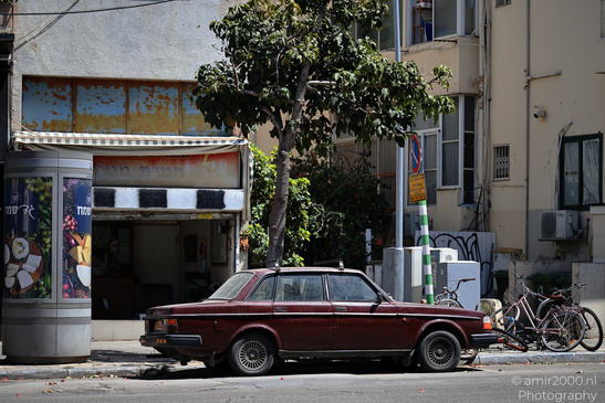 Old_Car_Parked_On_Street_Tel_Aviv_Jaffa_Israel_Cityscape_Photography_Canon_EOS_R5_Mark_II_2026_001.JPG