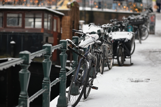 Snowy_Bikes_And_Urban_Artwork_Amsterdam_Netherlands_Cityscape_Photography_Canon_EOS_R5_Mark_II_2026_007.JPG