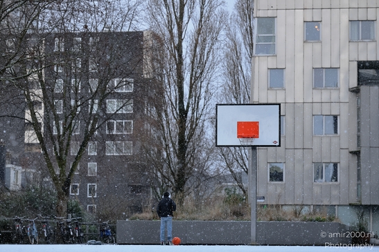 Snowy_Day_Basketball_Court_Amsterdam_Netherlands_Cityscape_Photography_Canon_EOS_R5_Mark_II_2026_001.JPG