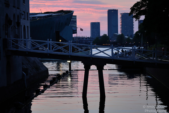 Sunset_Around_Het_Scheepvaartmuseum_Bridge_Amsterdam_Netherlands_Cityscape_Photography_Canon_EOS_R5_Mark_II_2026_002.JPG