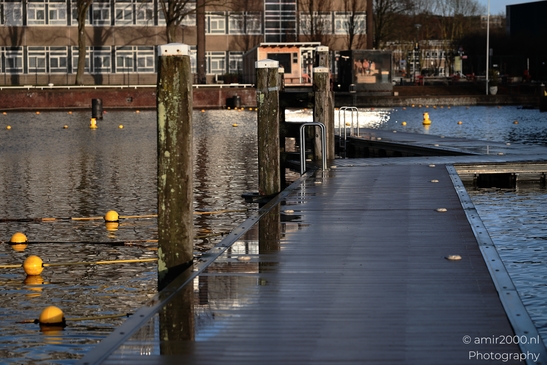 Urban_Canal_With_Sauna_In_Marineterrein_Amsterdam_Netherlands_Cityscape_Photography_Canon_EOS_R5_Mark_II_2026_001.JPG