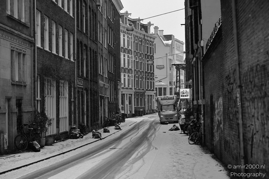 Winter_In_Historic_Canal_District_In_Amsterdam_Netherlands_Cityscape_Photography_Canon_EOS_R5_Mark_II_2026_002.JPG