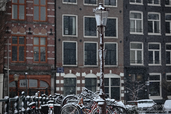 Winter_In_Historic_Canal_District_In_Amsterdam_Netherlands_Cityscape_Photography_Canon_EOS_R5_Mark_II_2026_006.JPG