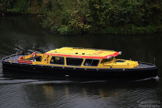 Boat_On_The_Canal_Of_Amsterdam_Netherlands_Miscellaneous_Photography_Canon_EOS_R5_Mark_II_2026_001.JPG