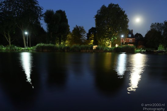 The_Reflections_Along_The_Amstel_Amsterdam_Netherlands_Night_Photography_Canon_EOS_R5_Mark_II_2026_002.JPG
