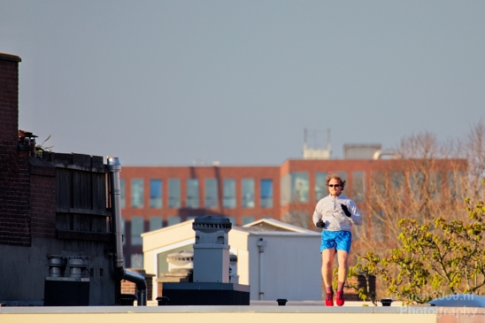 Another_image_of_the_man_training_on_the_roof_during_Covid_time_Amsterdam_Netherlands_Canon_EOS_5D_Mark_IV.JPG