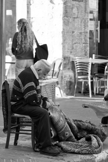 Black_and_whit_image_of_a_person_working_in_the_market_Tel_Aviv-jaffa_Israel_Canon_EOS_7D.JPG