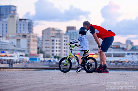Father_and_a_son_in_Tel_Aviv_promenade_Tel_Aviv-jaffa_Israel_Canon_EOS_5D_Mark_IV.JPG