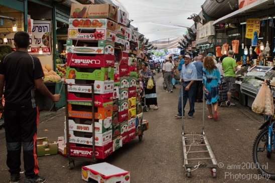 HaTikva_Market_crowded_scenery_moving_boxes_Tel_Aviv-jaffa_Israel_Canon_EOS_7D.JPG