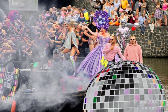Remember_the_past_create_the_future_Gay_Pride_Canal_Parade_Amsterdam_2019_Amsterdam_Netherlands_Canon_EOS_5D_Mark_IV_043.JPG