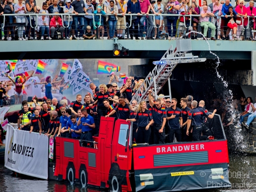 Remember_the_past_create_the_future_Gay_Pride_Canal_Parade_Amsterdam_2019_Amsterdam_Netherlands_Canon_EOS_5D_Mark_IV_073.JPG