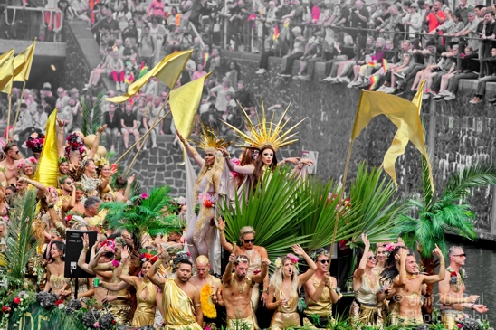 Remember_the_past_create_the_future_Gay_Pride_Canal_Parade_Amsterdam_2019_Amsterdam_Netherlands_Canon_EOS_5D_Mark_IV_091.JPG