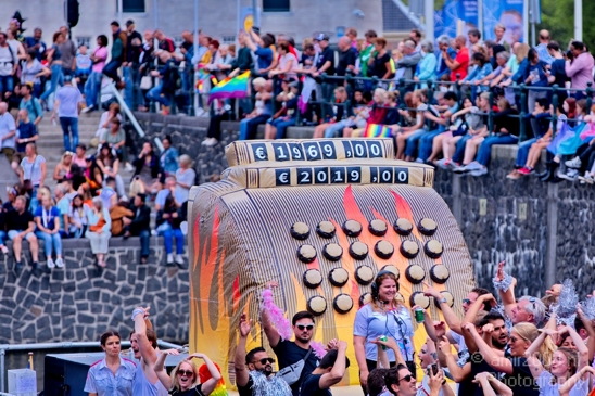 Remember_the_past_create_the_future_Gay_Pride_Canal_Parade_Amsterdam_2019_Amsterdam_Netherlands_Canon_EOS_5D_Mark_IV_102.JPG