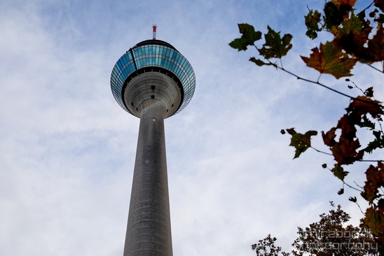 Dusseldorf_Germany_Rhine_Tower_Architecture_Photography_001_Canon_EOS_5D_Mark_IV.JPG