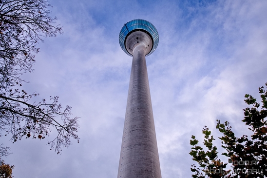 Dusseldorf_Germany_Rhine_Tower_Architecture_Photography_002_Canon_EOS_5D_Mark_IV.JPG