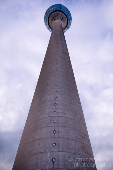 Dusseldorf_Germany_Rhine_Tower_Architecture_Photography_005_Canon_EOS_5D_Mark_IV.JPG