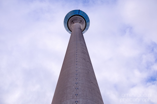 Dusseldorf_Germany_Rhine_Tower_Architecture_Photography_006_Canon_EOS_5D_Mark_IV.JPG
