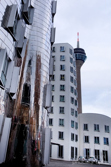 by_Frank_O_Gehry_Dusseldorf_Germany_Medienhafen_Hafen_Architecture_Photography_008_Canon_EOS_5D_Mark_IV.JPG