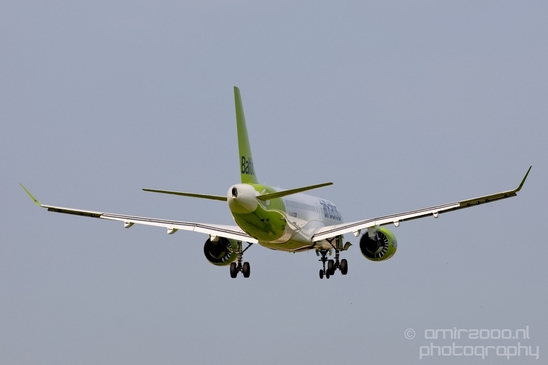 Air_Baltic_YL-AAX_Airbus_A220-300_landing_Schiphol_aviation_Netherlands_Photography_004_Canon_EOS_5D_Mark_IV.JPG