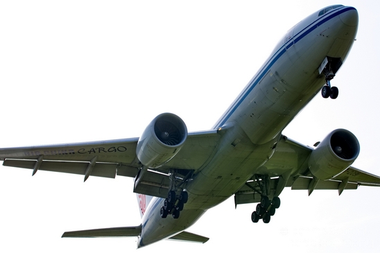 Air_China_B-2091_Cargo_Boeing_777-FFT_landing_Schiphol_aviation_Netherlands_Photography_004_Canon_EOS_5D_Mark_IV.JPG