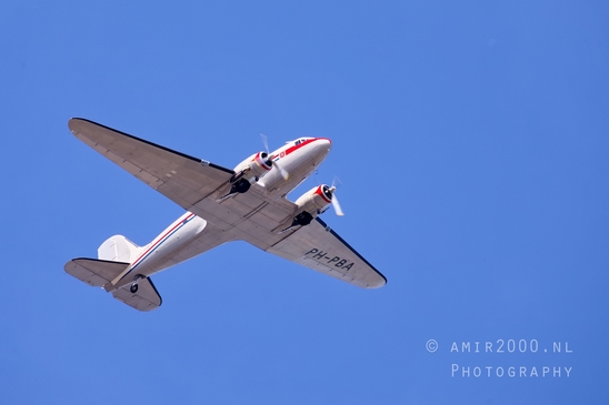 Koninklijke_Dakota_PH-PBA_DDA_Classic_Airlines_over_Amsterdam_Netherlands_Aviation_Photography_003_Canon_EOS_5D_Mark_IV.JPG