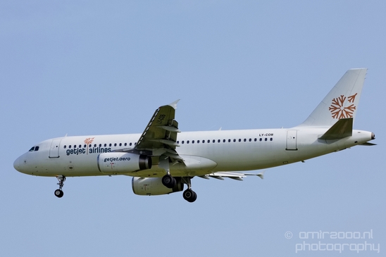 LY-COB_GetJet_Airlines_landing_Schiphol_aviation_Netherlands_Photography_001_Canon_EOS_5D_Mark_IV.JPG
