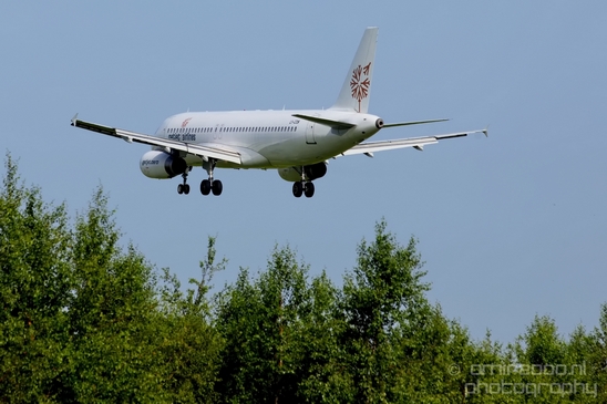 LY-COB_GetJet_Airlines_landing_Schiphol_aviation_Netherlands_Photography_004_Canon_EOS_5D_Mark_IV.JPG