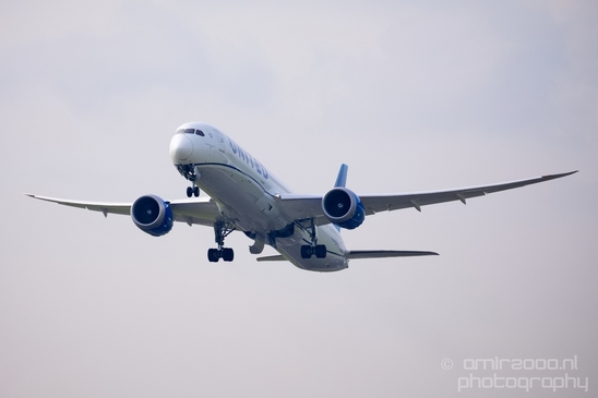 N14011_United_Airlines_Boeing_787-10_Dreamliner_taking_off_Schiphol_aviation_Netherlands_Photography_002_Canon_EOS_5D_Mark_IV.JPG