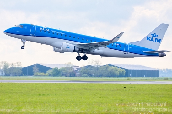 PH-EXT_Embraer_ERJ-175_KLM_Cityhopper_taking_off_Schiphol_aviation_Netherlands_Photography_007_Canon_EOS_5D_Mark_IV.JPG