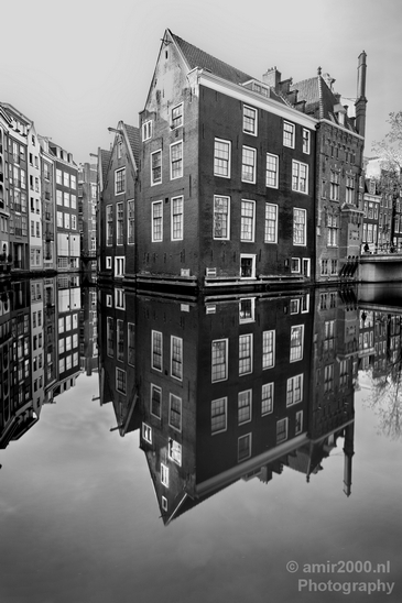 Amsterdam_canals_reflection_lockdown_city_street_urban_spring_Netherlands_Cityscape_Photography_013_Canon_EOS_5D_Mark_IV.JPG