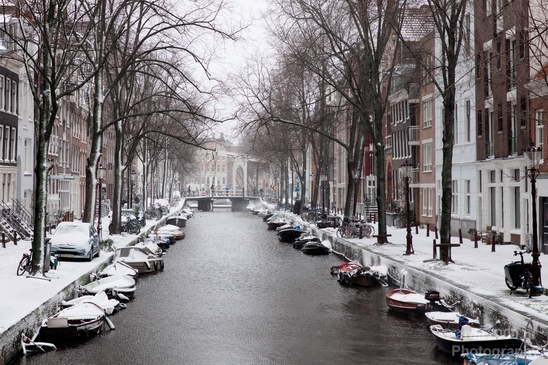 Amsterdam_under_snow_storm_winter_scenery_city_street_urban_Netherlands_Cityscape_Photography_030_Canon_EOS_5D_Mark_IV.JPG