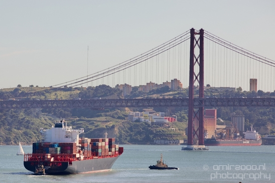 Ponte_de_Abril_bridge_Lisbon_Portugal_City_urban_street_Cityscape_Photography_030_Canon_EOS_5D_Mark_IV.JPG