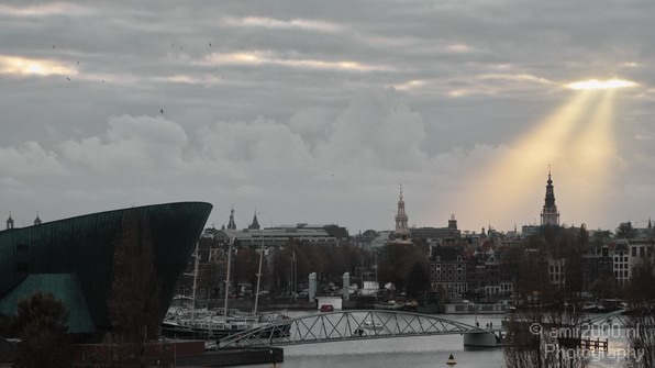 Sun_Rays_over_Amsterdam_Netherlands_Cityscape_Photography_002_Canon_EOS_7D.JPG