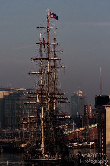 cruise_ship_Amsterdam_Netherlands_Cityscape_Photography_001_Canon_EOS_7D.JPG