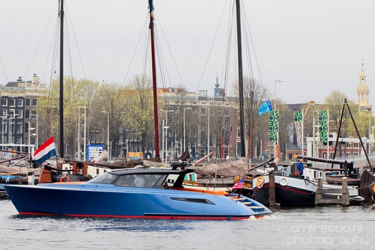 Boat_watercraft_in_Amsterdam_canals_transportation_Netherlands_Miscellaneous_Photography_004_Canon_EOS_5D_Mark_IV.JPG
