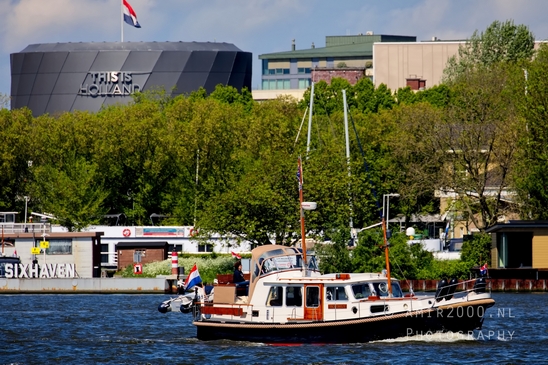 Boat_watercraft_in_Amsterdam_canals_transportation_Netherlands_Miscellaneous_Photography_011_Canon_EOS_5D_Mark_IV.JPG