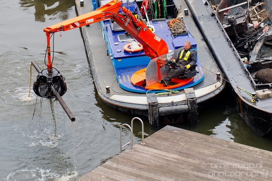 Cleaning_of_Amsterdam_canals_urban_Netherlands_Miscellaneous_Photography_003_Canon_EOS_5D_Mark_IV.JPG