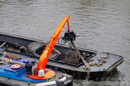 Cleaning_of_Amsterdam_canals_urban_Netherlands_Miscellaneous_Photography_005_Canon_EOS_5D_Mark_IV.JPG