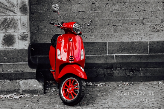 Red_vespa_transportation_potography_Cologne_Germany_Miscellaneous_Photography_001_Canon_EOS_5D_Mark_IV.JPG