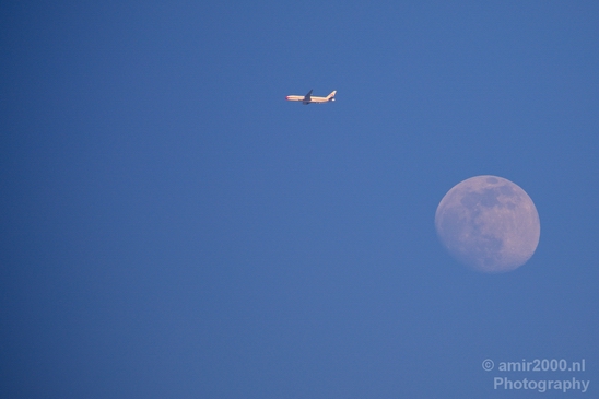 The_moon_and_aircraft_Nature_Landscape_Photography_001_Canon_EOS_5D_Mark_IV.JPG