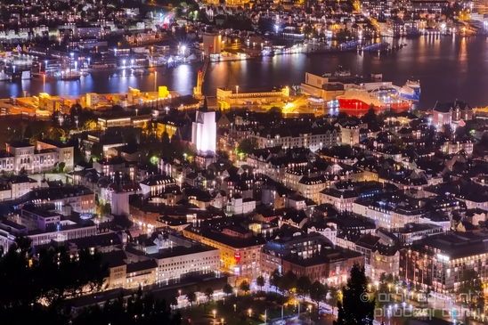 Bergen_at_Night_the_capital_of_Fjord_Norway_City_urban_street_Photography_003_Canon_EOS_5D_Mark_IV.JPG