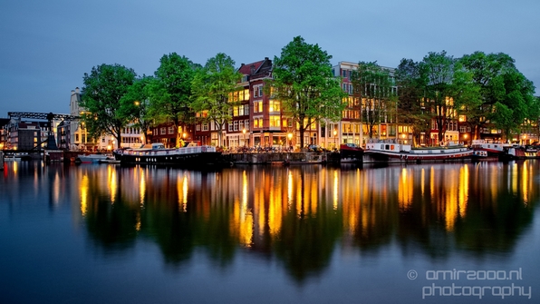 Night_Amsterdam_centrum_canals_cityscape_Netherlands_Photography_005_Canon_EOS_5D_Mark_IV.JPG