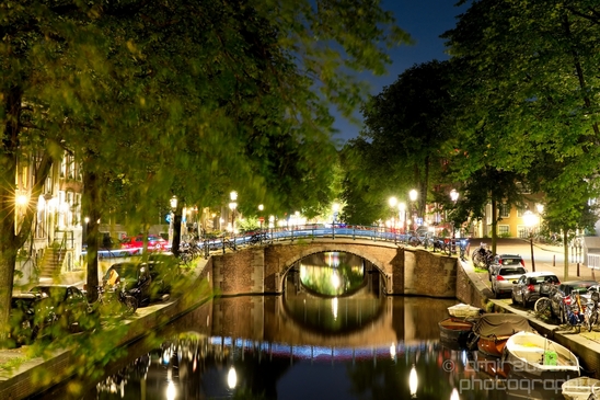 Night_Amsterdam_centrum_canals_cityscape_Netherlands_Photography_020_Canon_EOS_5D_Mark_IV.JPG