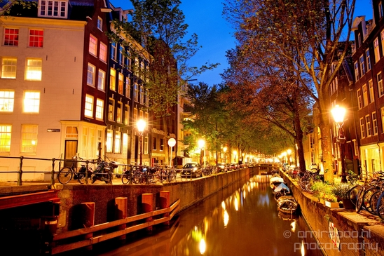 Night_Amsterdam_centrum_canals_cityscape_Netherlands_Photography_031_Canon_EOS_5D_Mark_IV.JPG