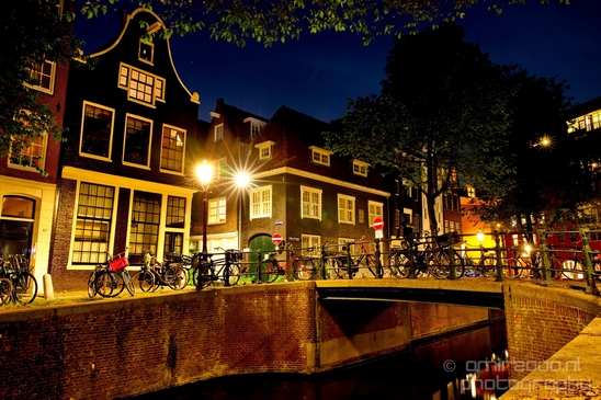 Night_Amsterdam_centrum_canals_cityscape_Netherlands_Photography_032_Canon_EOS_5D_Mark_IV.JPG