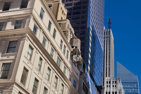 Looking_up_skyscrappers_Manhattan_NYC_street_Architecture_Photography_003_Canon_EOS_5D_Mark_IV.JPG