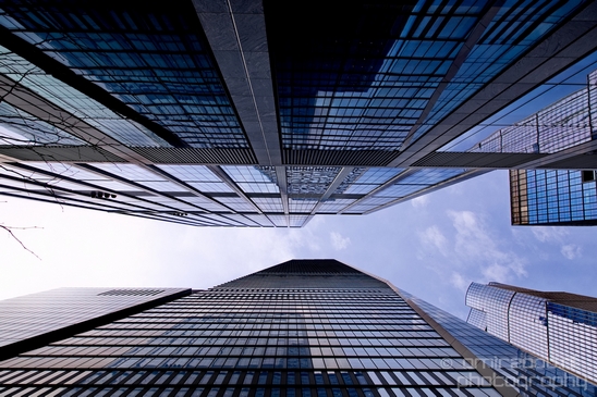 Looking_up_skyscrappers_Manhattan_NYC_street_Photography_008_Canon_EOS_5D_Mark_IV.JPG