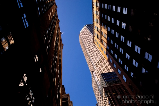 Looking_up_skyscrappers_Manhattan_NYC_street_Photography_011_Canon_EOS_5D_Mark_IV.JPG