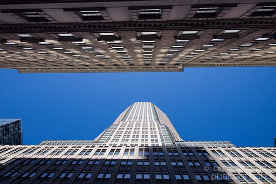 Looking_up_skyscrappers_Manhattan_NYC_street_Photography_012_Canon_EOS_5D_Mark_IV.JPG